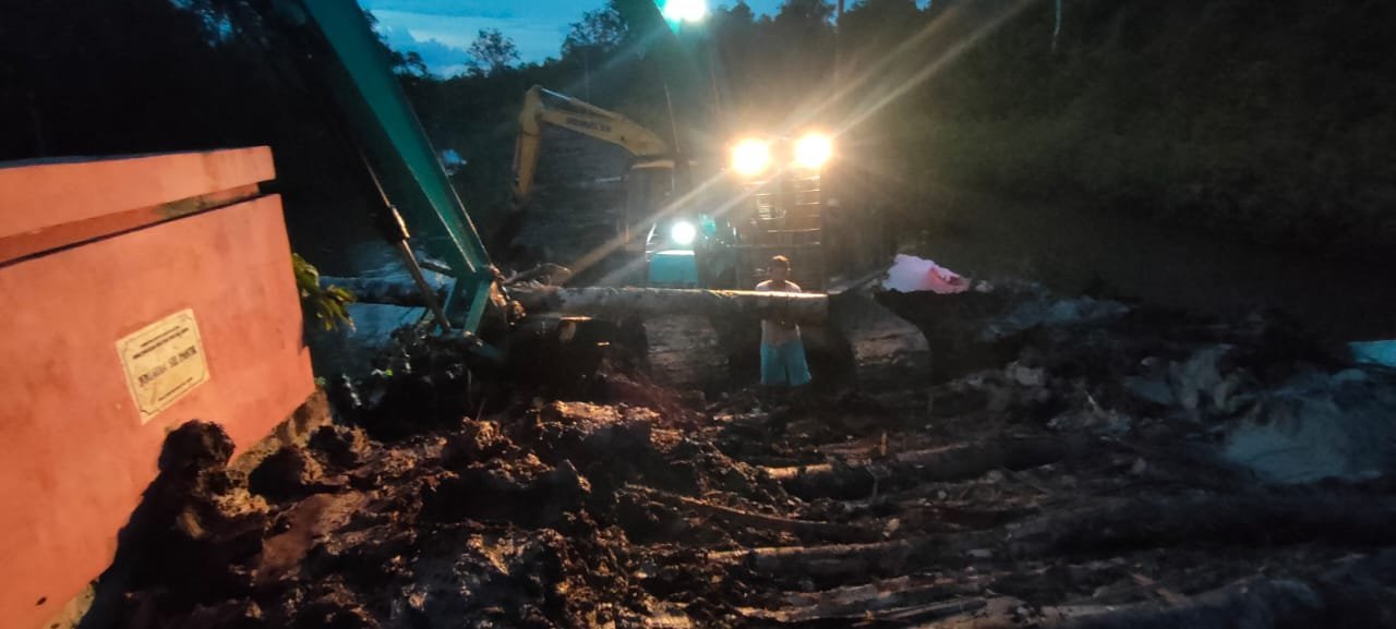 Kejar Target TMMD Reguler Ke-124, Alat Berat Lembur Sampai Larut Malam