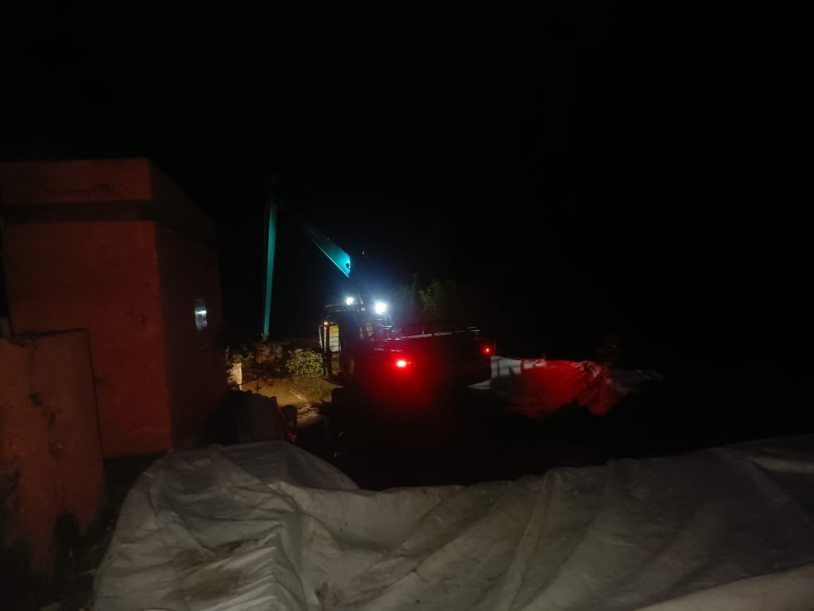 Pacu Pekerjaan, Excavator TMMD 1012/Buntok Lanjutkan Penggalian Hingga Malam