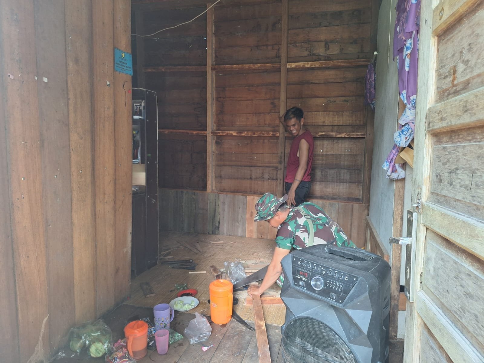 Pengerjaan RTLH Titik ke-3 TMMD Kodim 1012/Buntok Dimulai di Rumah Bapak Hariadi