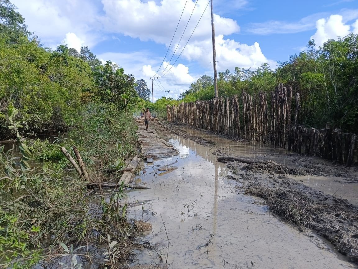 Sinergi TNI dan Warga Desa Talio Percepat Pembangunan TMMD ke-124