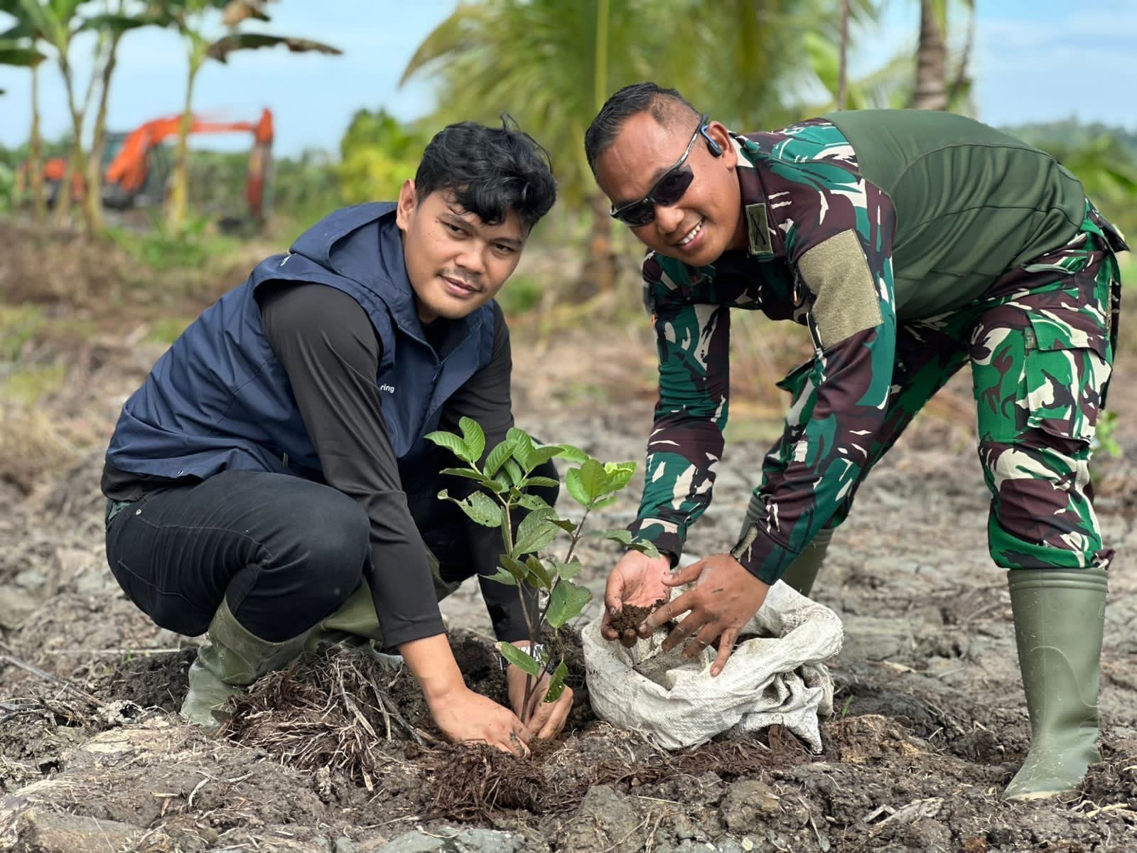 Dansatgas Gandeng PT. BAI Tanam Jambu Kristal, Perkuat Demplot Ketahanan Pangan TMMD