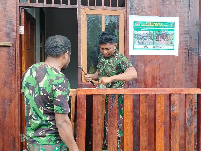 Satgas TMMD Masuk Tahap Finishing Pembangunan Rumah Warga Kampung Pigapu