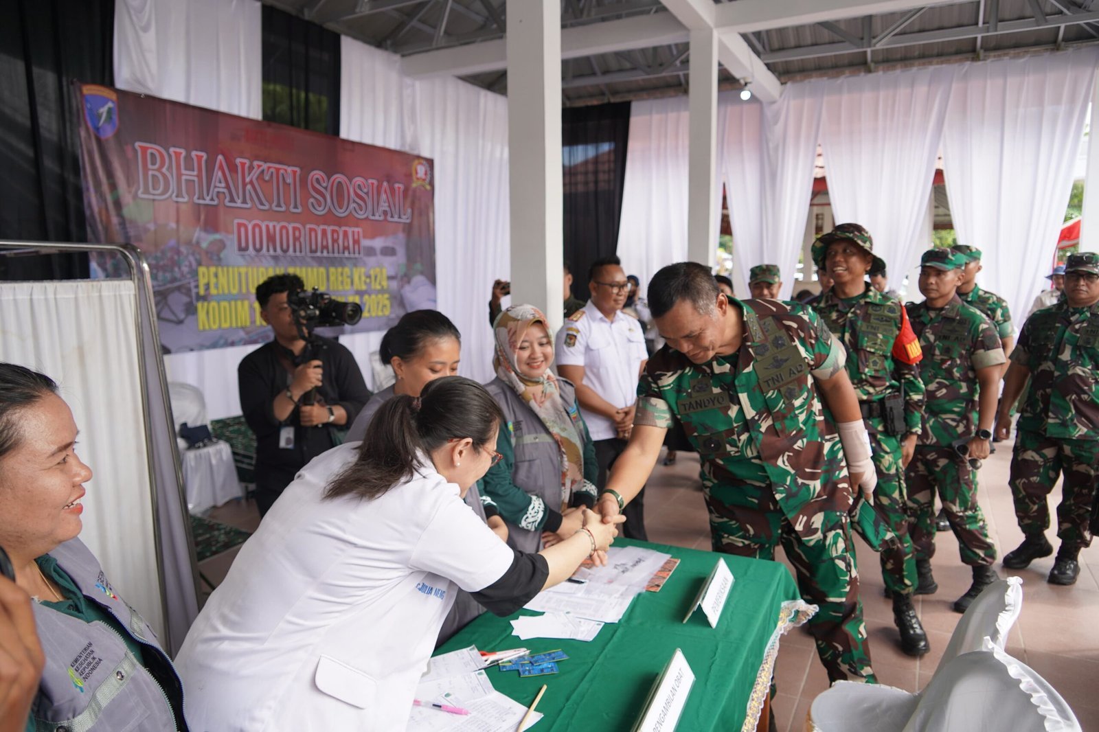 Wakasad Tinjau Kegiatan Donor Darah di Posko Bhakti Sosial Barsel