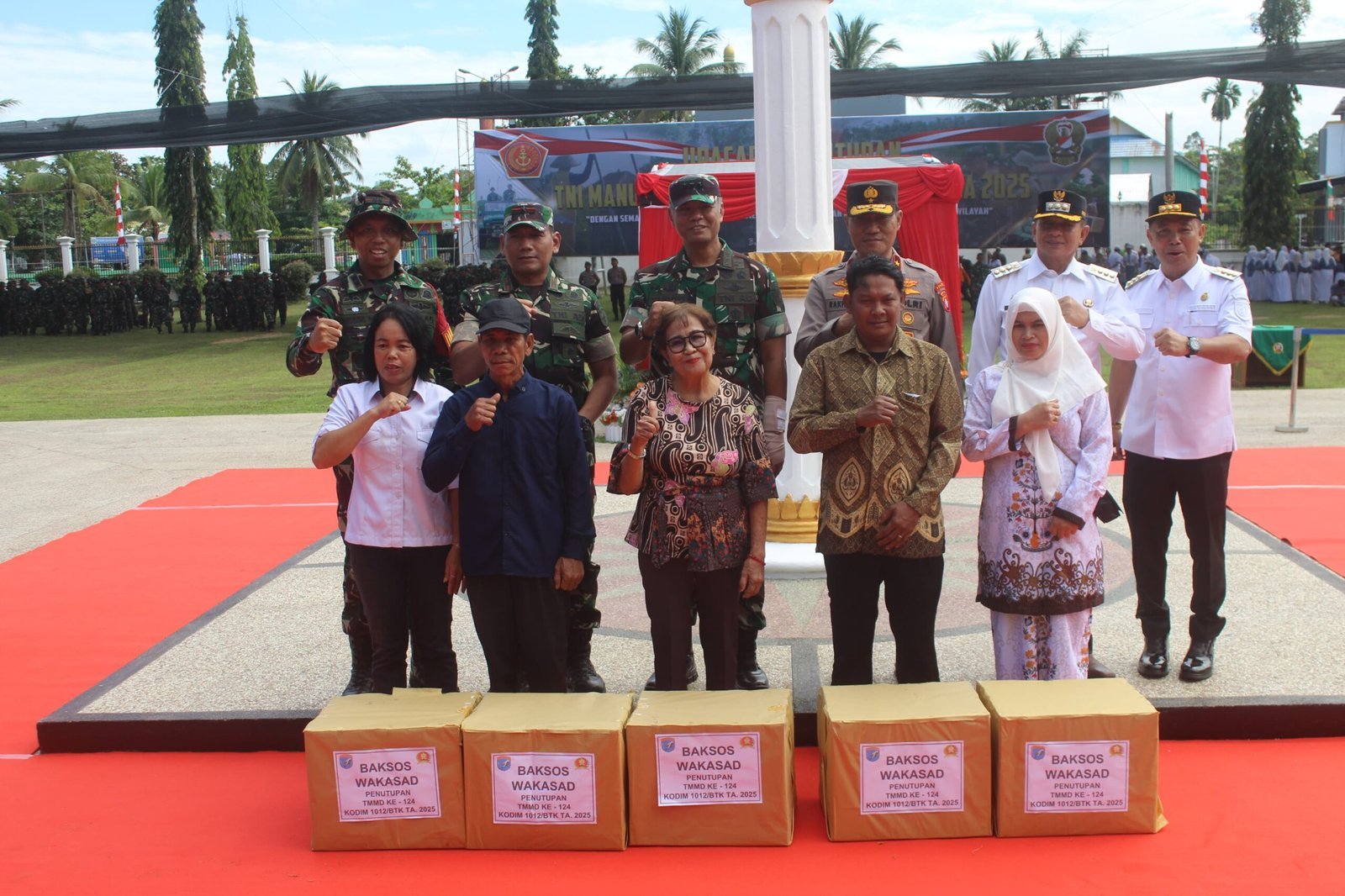 Letjen TNI Tandyo Budi R. Kunjungi Posko UMKM di Buntok