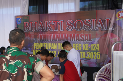 Wakasad Tinjau Pelaksanaan Khitanan Massal di Halaman Kantor Bupati Barsel