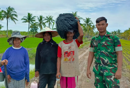 Kenangan Tak Terlupakan: Warga Simpan Foto Perpisahan Bersama Prajurit TMMD