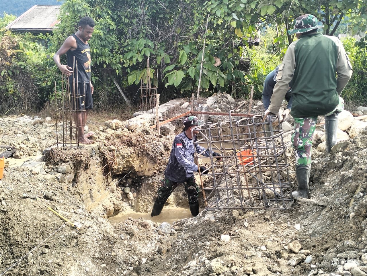 TMMD Reguler Ke-125 Kodim 1705/Nabire Bangun Gereja Talitakum di Kampung Manunggal Jaya