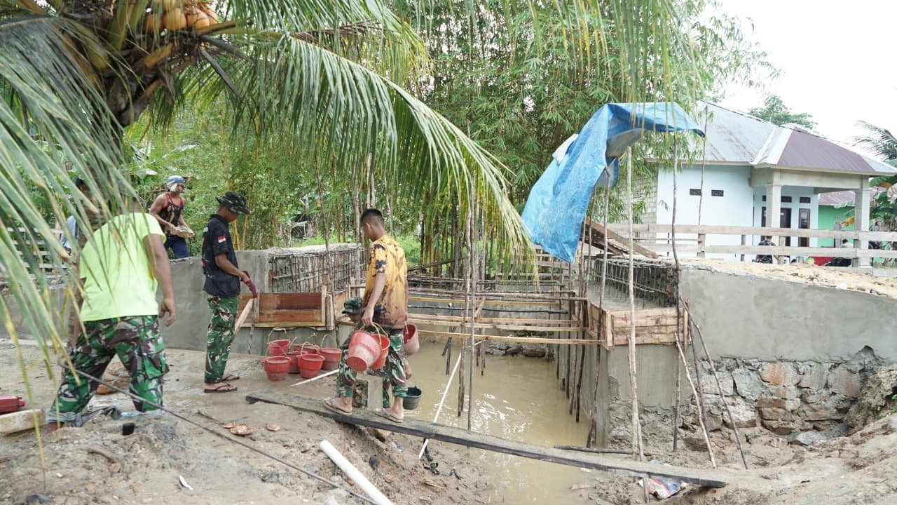 Hadapi Medan Licin, Satgas TMMD 127 Tetap Kebut Progres Jembatan Sambuli