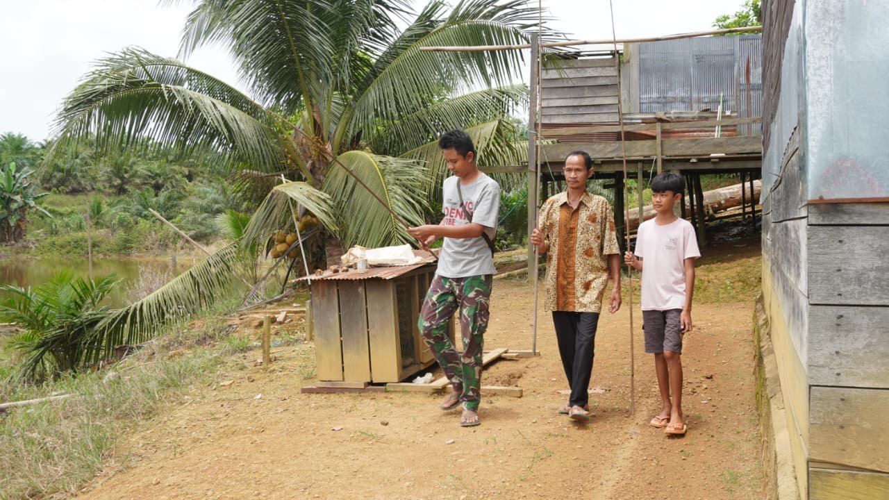 Pererat Hubungan Emosional, Satgas TMMD Ke-127 Bangun Kedekatan Lewat Mancing Bersama