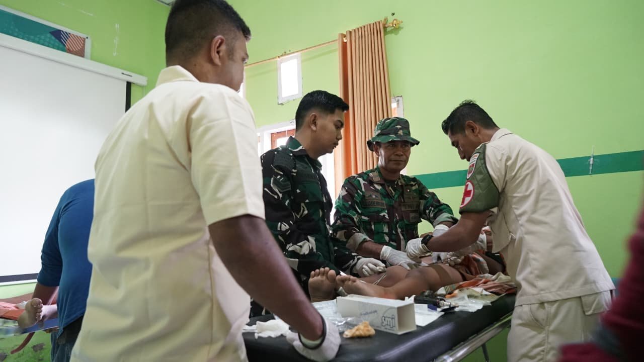 Satgas TMMD 127 Ringankan Beban Warga Lewat Program Sunat Gratis di Nambo