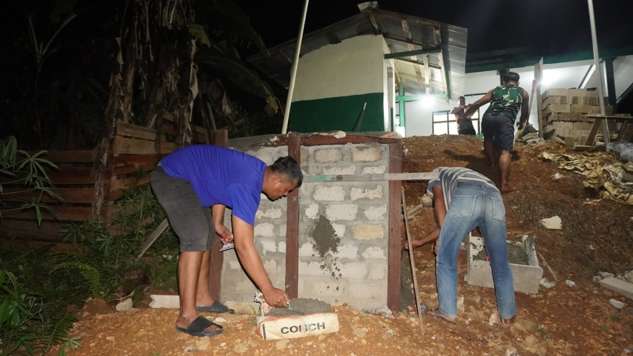 Kejar Target Pembangunan, Satgas TMMD 127 Tetap Bekerja di Tengah Dinginnya Malam