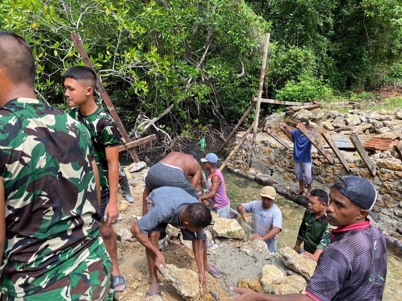 TMMD 127 Kodim 1804/Kaimana Perkuat Pondasi Jembatan, Libatkan TNI AD, TNI AL dan Warga