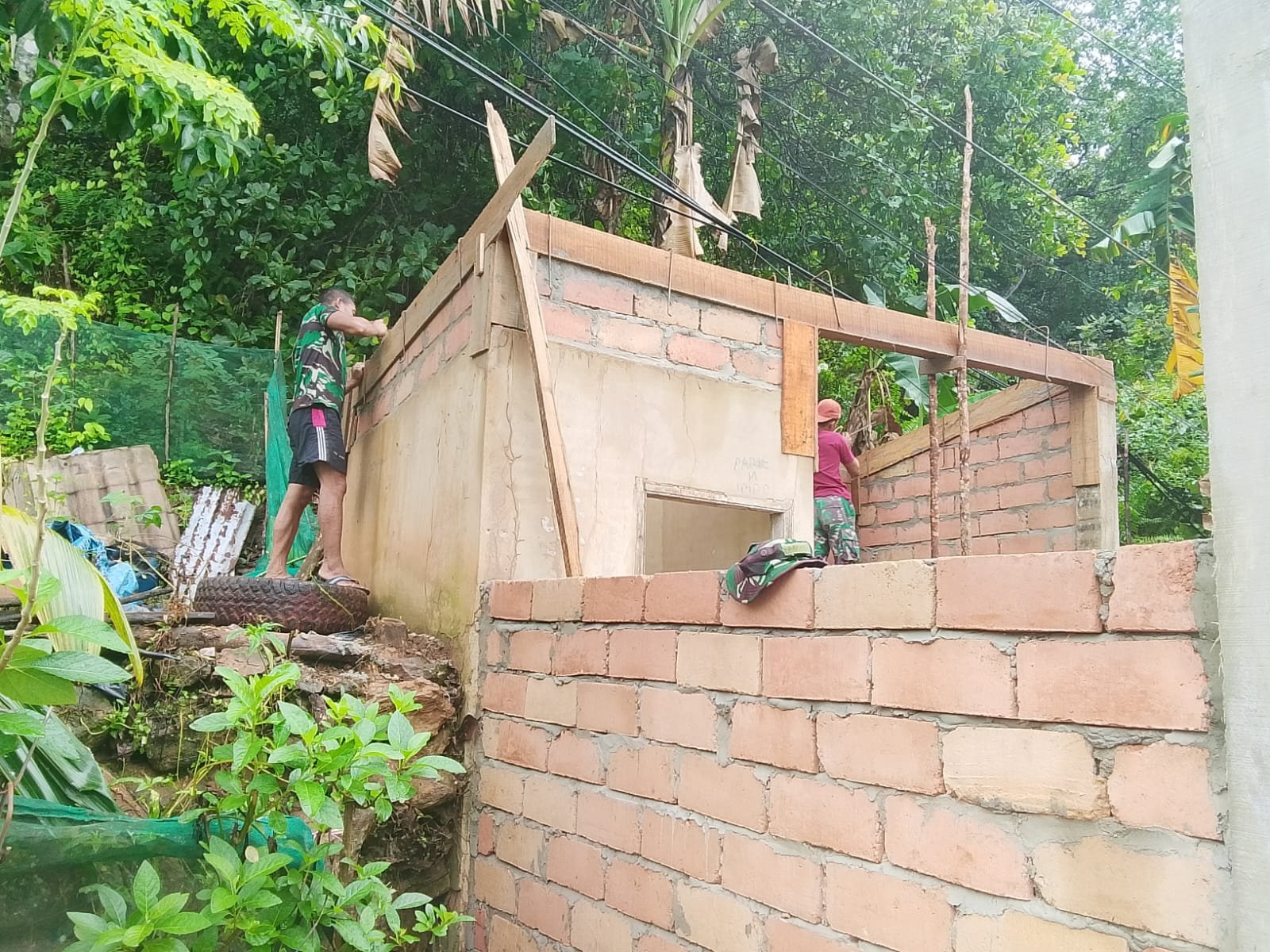 Perkuat Struktur Sanitasi, TMMD 127 Kendari Fokus Rampungkan MCK Sambuli