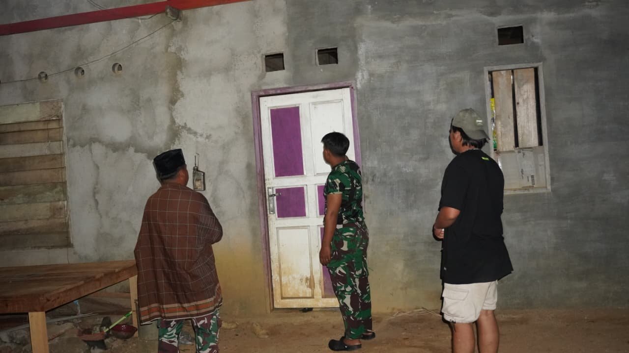 Jaga Keamanan Ramadan, Satgas TMMD ke-127 Patroli Dini Hari di Desa Tri Buana