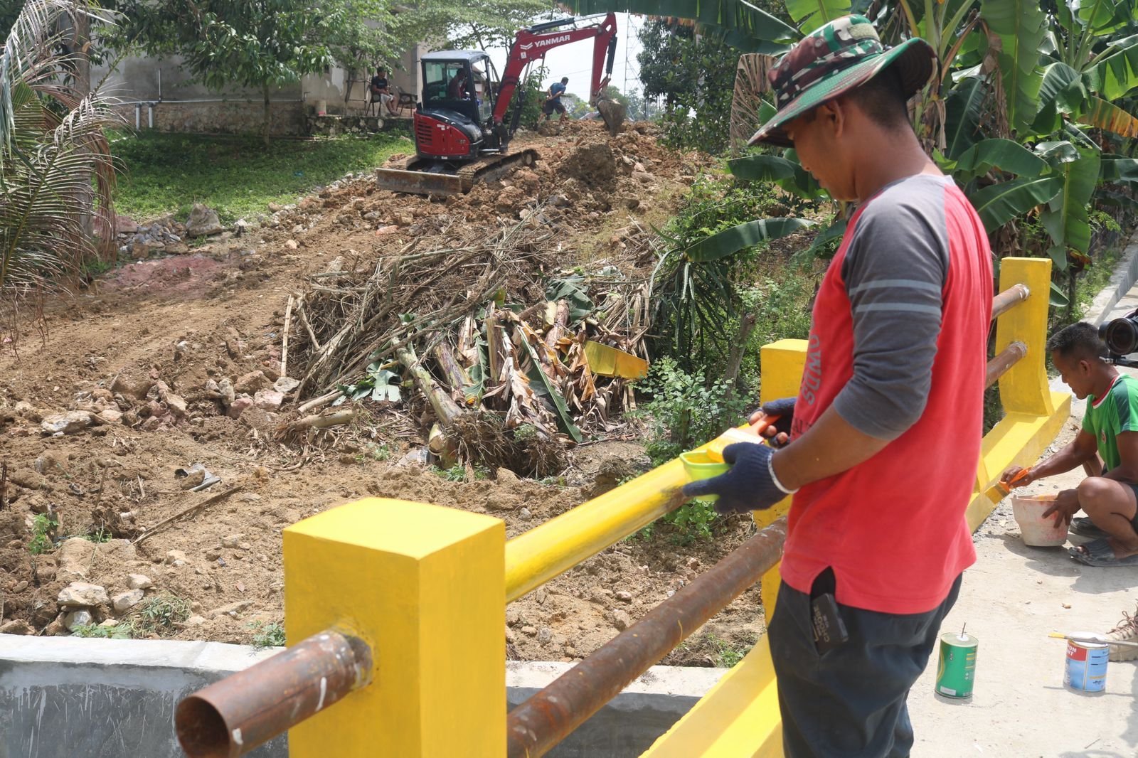 Jembatan Anggoeya Tampil Lebih Aman dan Menarik Berkat Sentuhan Satgas TMMD 127