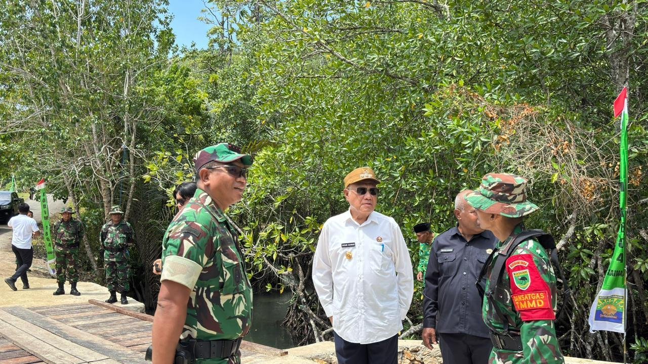 Bupati Kaimana Bersama Forkopimda Tinjau Jembatan Hasil TMMD 127 di Kampung Marsi