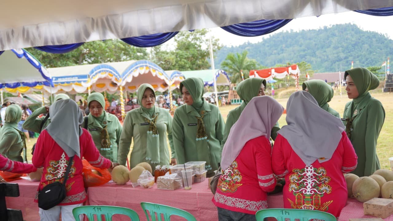 Penutupan TMMD 127 Kodim 1015/Sampit Jadi Ajang Promosi Produk Lokal Warga