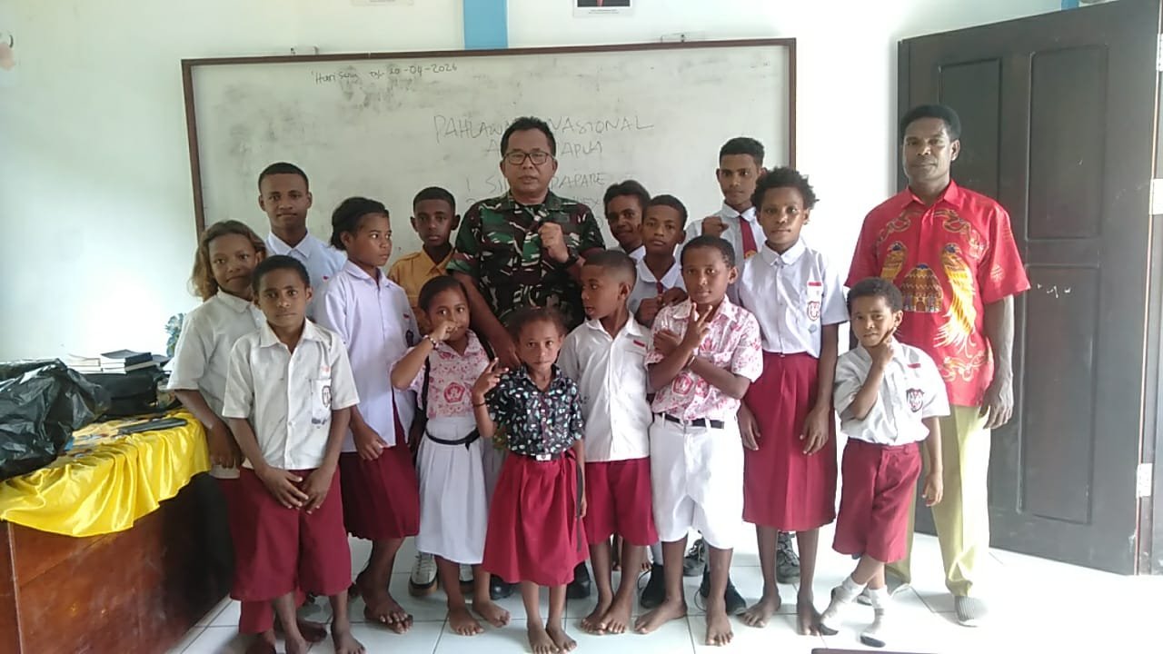 Interaktif dan Inspiratif, Satgas TMMD Kodim 1801/Manokwari Ajak Siswa Aktif Belajar