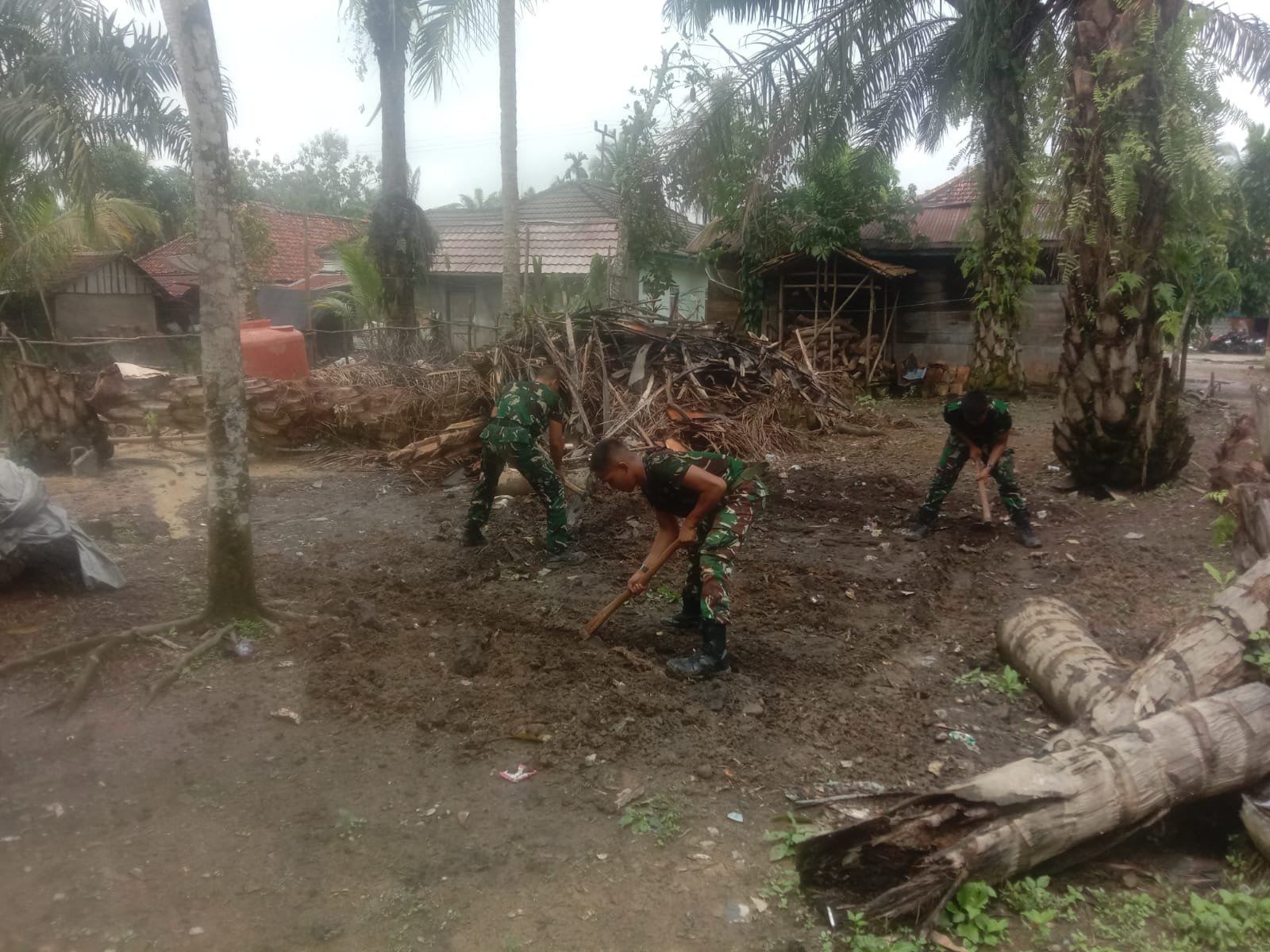 Satgas TMMD Ke-128 Kodim 0405/Lahat Kebut Pembangunan MCK, Dorong Hidup Sehat Warga