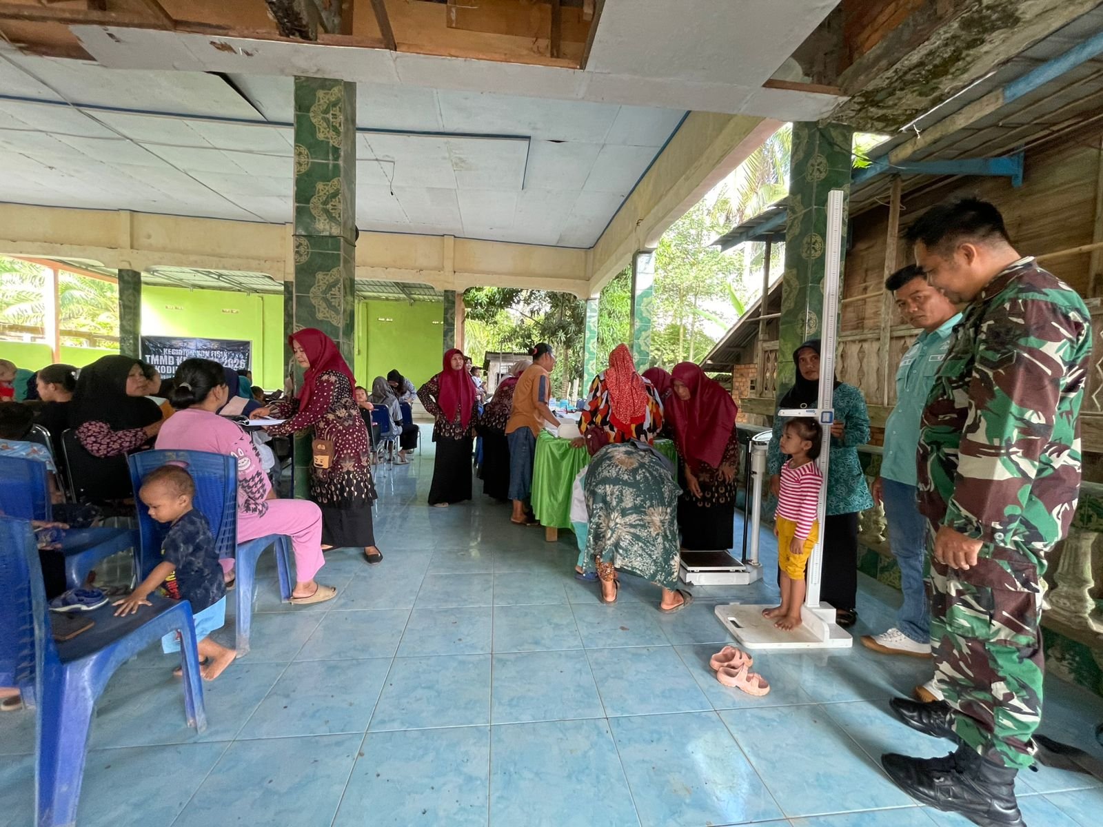 Satgas TMMD 128 Kodim 0405/Lahat Lakukan Pengukuran Balita, Cegah Stunting Sejak Dini