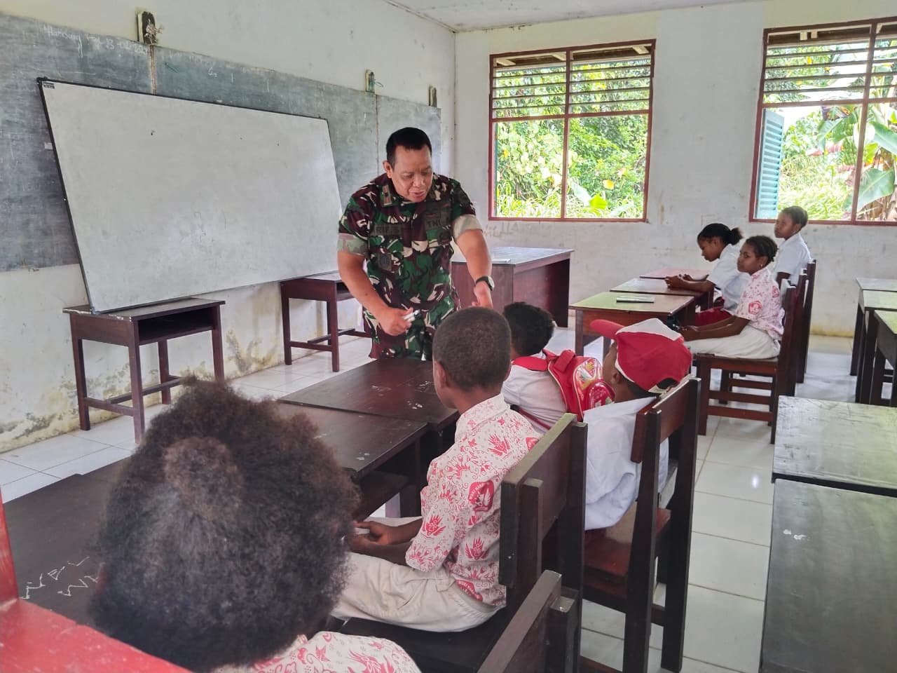 TMMD 128 Hadirkan Penyuluhan Narkoba, Siswa SD Inpres 62 Asai Dibekali Pengetahuan Dini