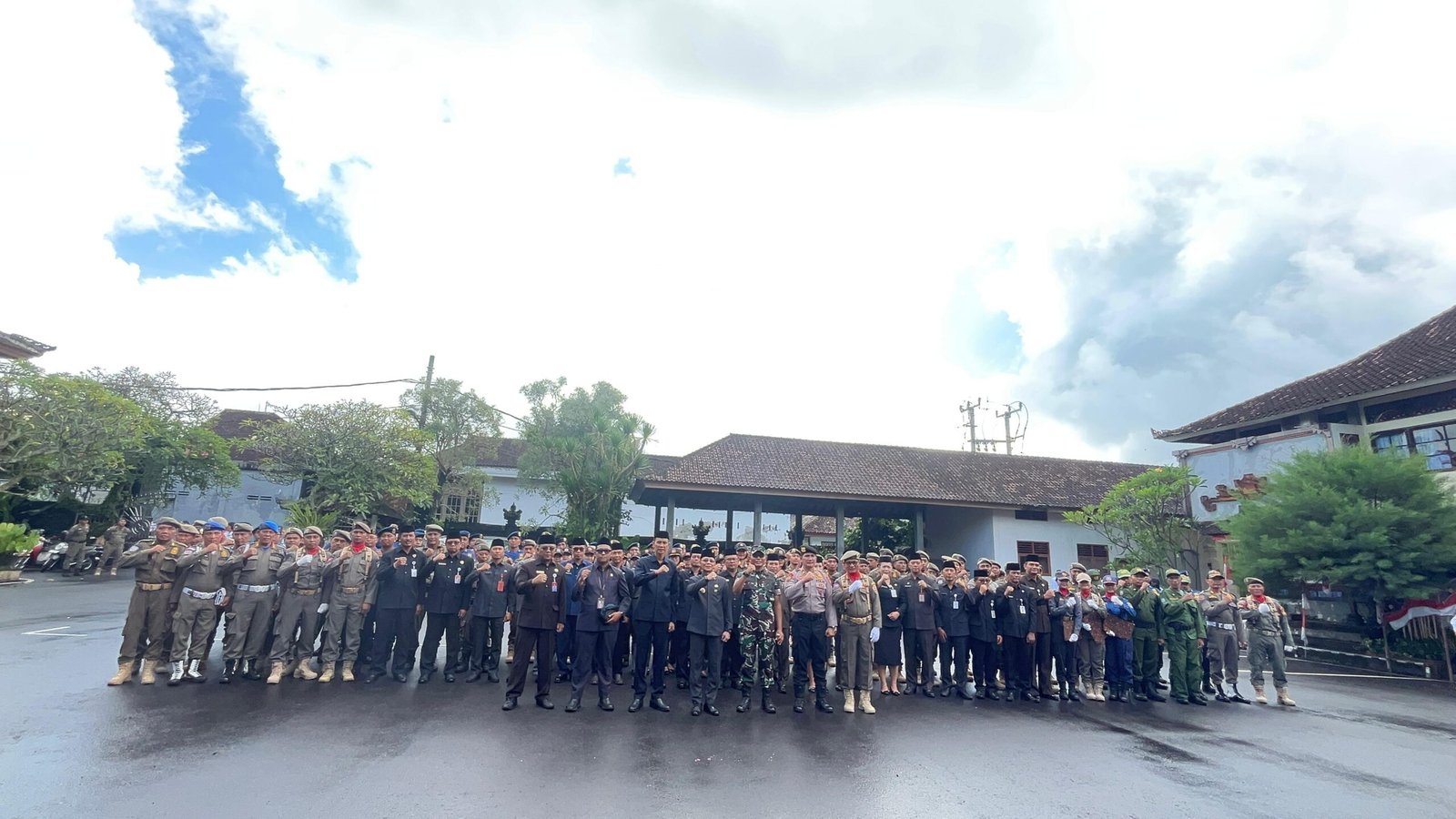 Dandim Klungkung Hadiri Peringatan HUT Ke-76 Satpol PP, HUT ke-64 Satlinmas Dan HUT Ke-107 Pemadam Kebakaran