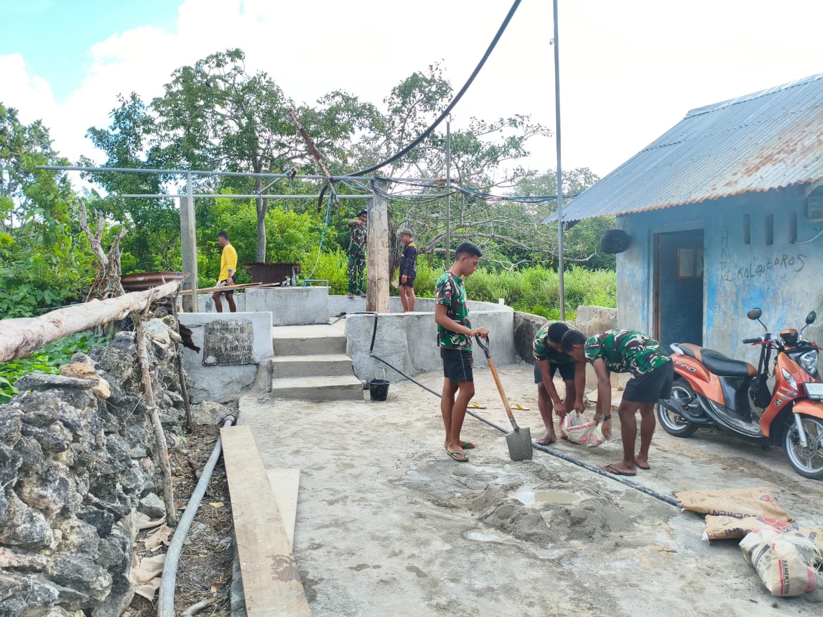 Satgas TMMD Ke-128 Revitalisasi Sumur di Desa Moain Selatan