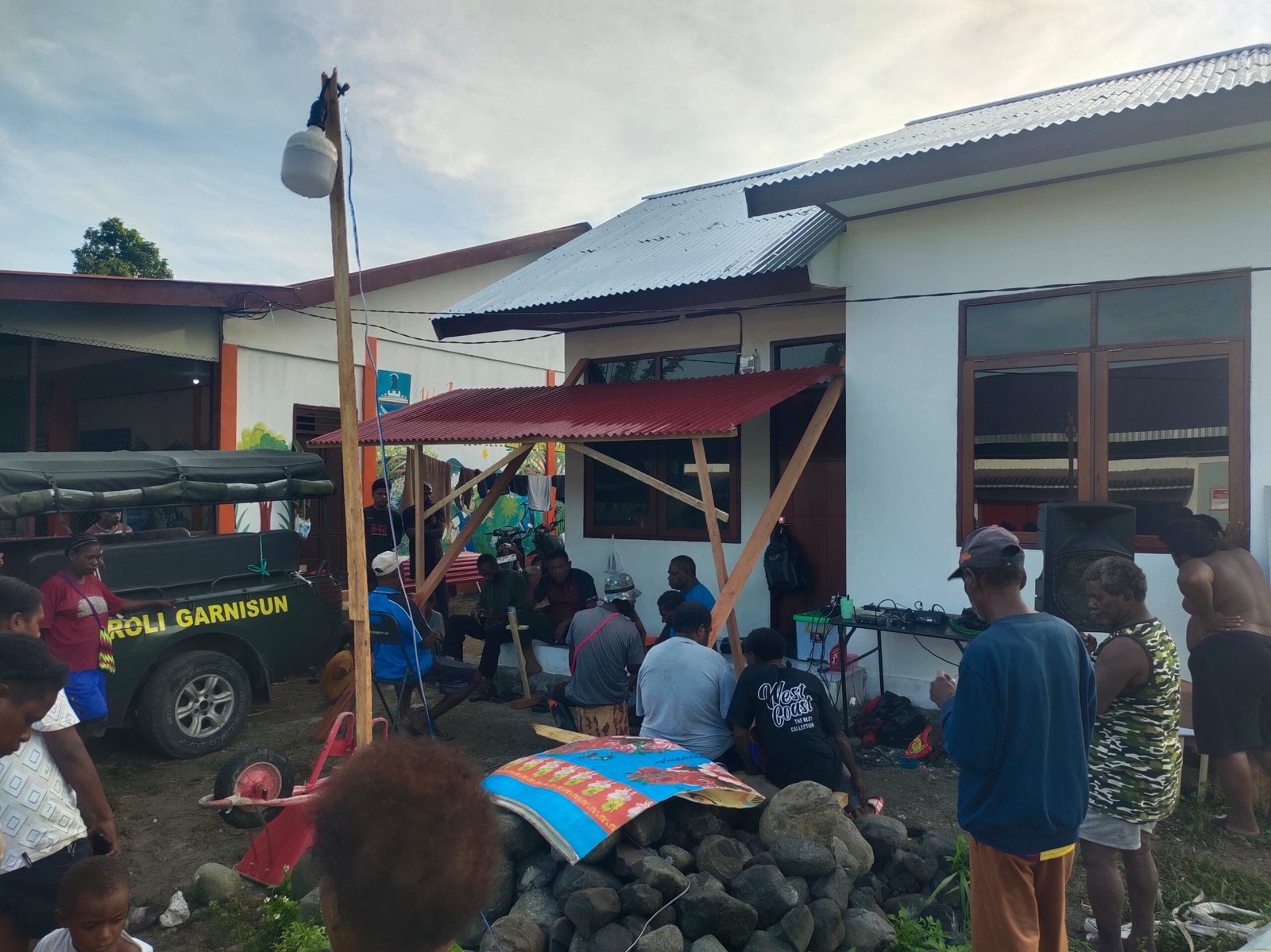 Warga Kampung Tanah Rubah Curhat Pembangunan Kampung kepada Dan SSK TMMD