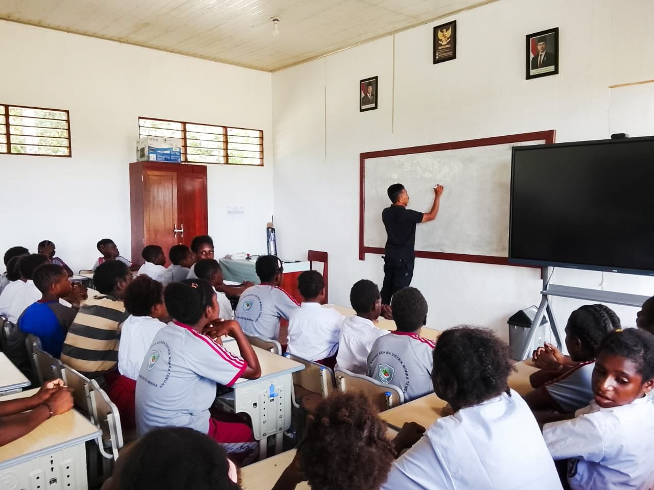 Satgas TMMD Ke-128 Kodim 1710/Mimika Tanamkan Kesadaran Bahaya Narkoba Sejak Usia Dini