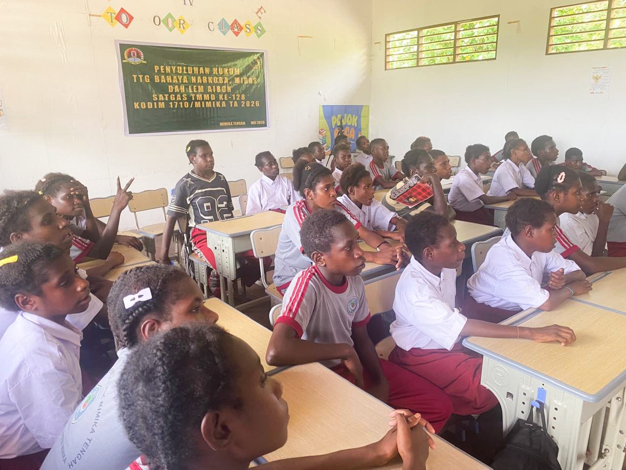 Peduli Masa Depan Anak Papua, Satgas TMMD Kodim 1710/Mimika Edukasi Pelajar Hindari Lem Aibon