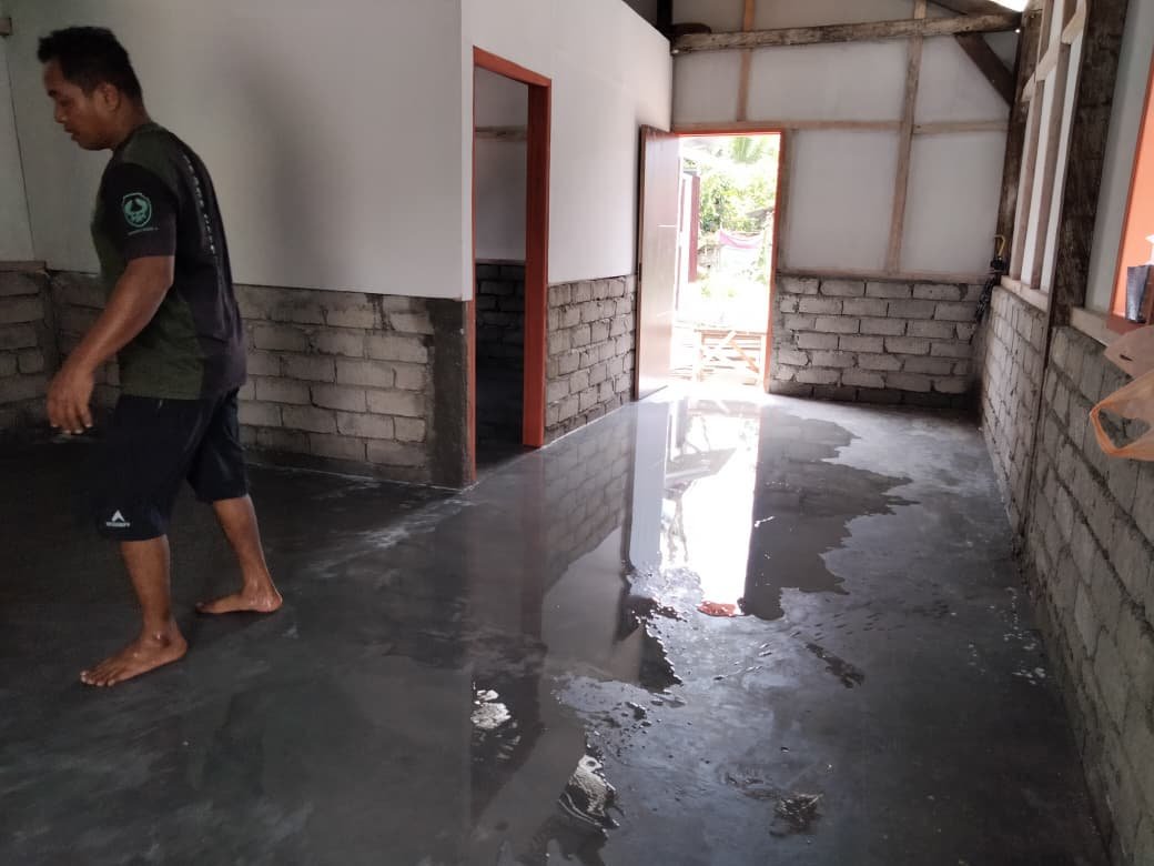 Lantai RTLH Selesai, Satgas TMMD Kodim 1306/Palu Bersihkan Rumah Warga