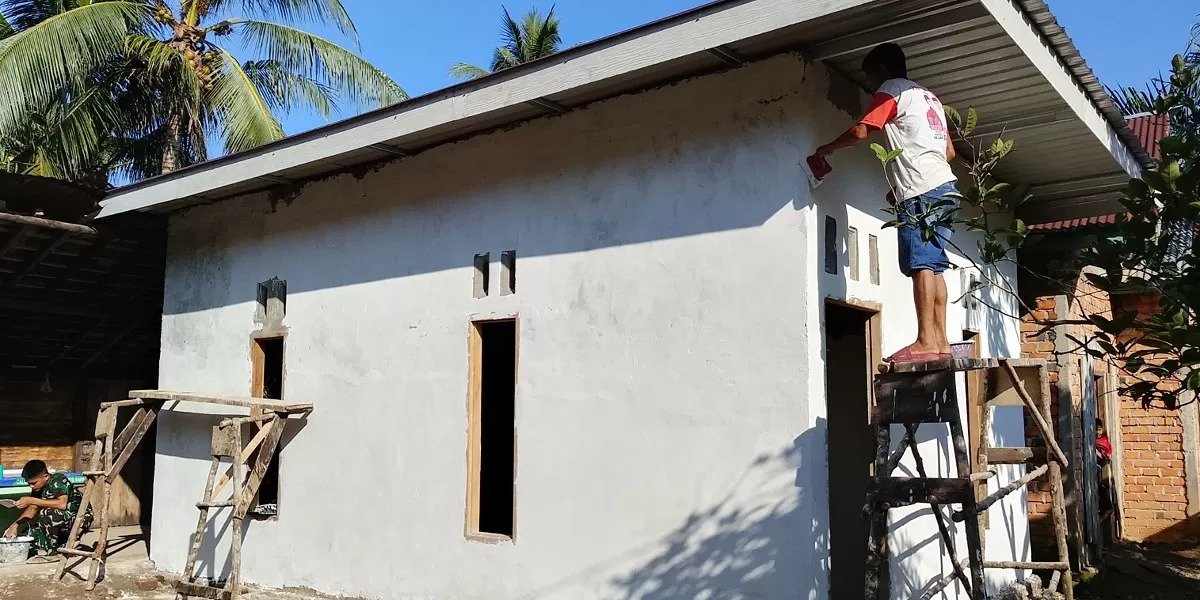 RTLH Milik Pak Devi Masuki Tahap Finishing Pengecatan Luar