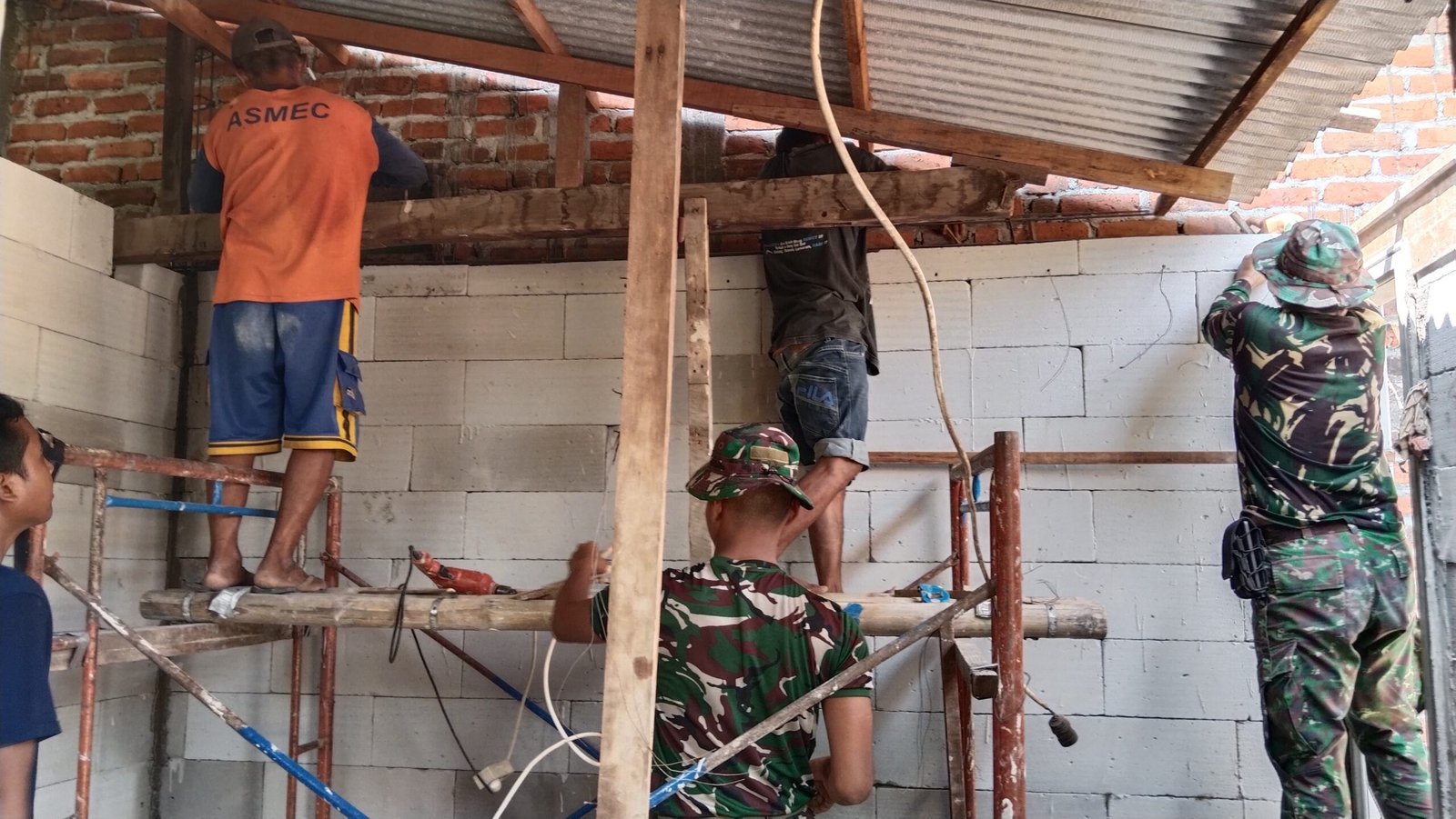 Kemanunggalan TNI di Gresik: Membangun Harapan Lewat Program TMMD ke-128
