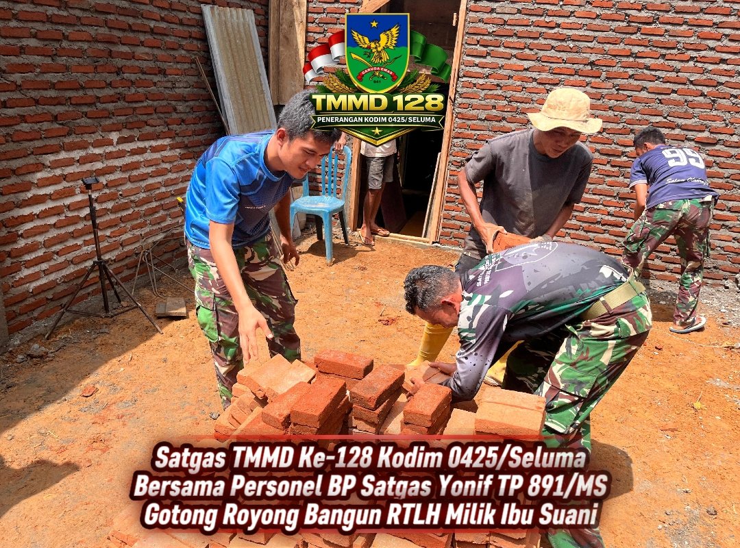 Satgas TMMD Ke-128 Kodim 0425/Seluma Bersama Personel BP Satgas Yonif TP 891/MS Gotong Royong Bangun RTLH Milik Ibu Suani