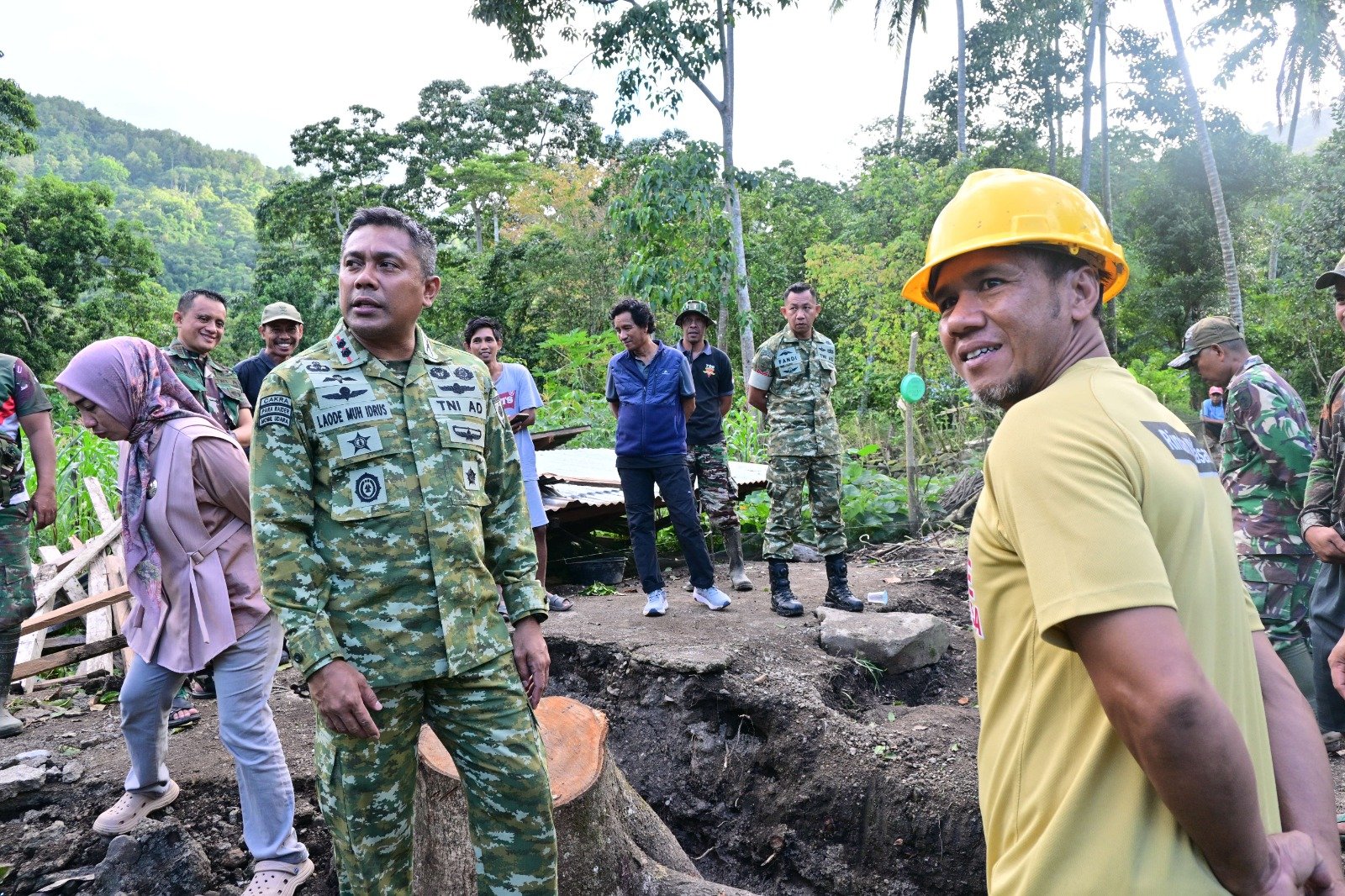 Dandim 1407/Bone Berikan Semangat kepada Warga di Lokasi TMMD Desa Patukku