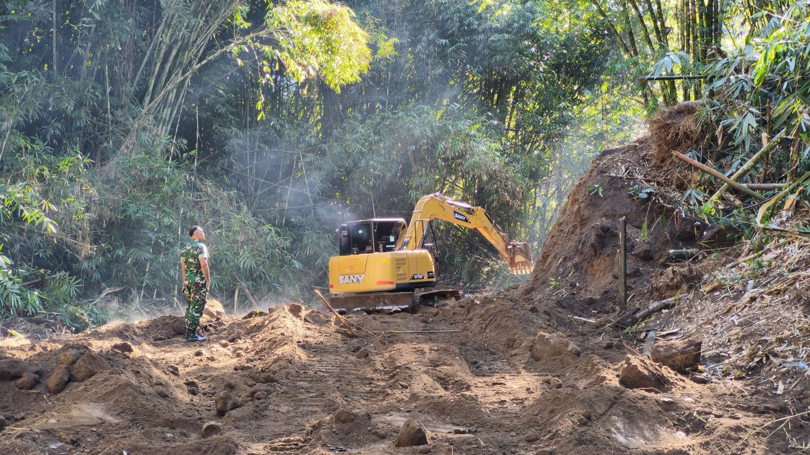 Satgas TMMD Ke-129 Kodim 1626/Bangli Tingkatkan Akses Antarbanjar Lewat Pembangunan Rabat Beton