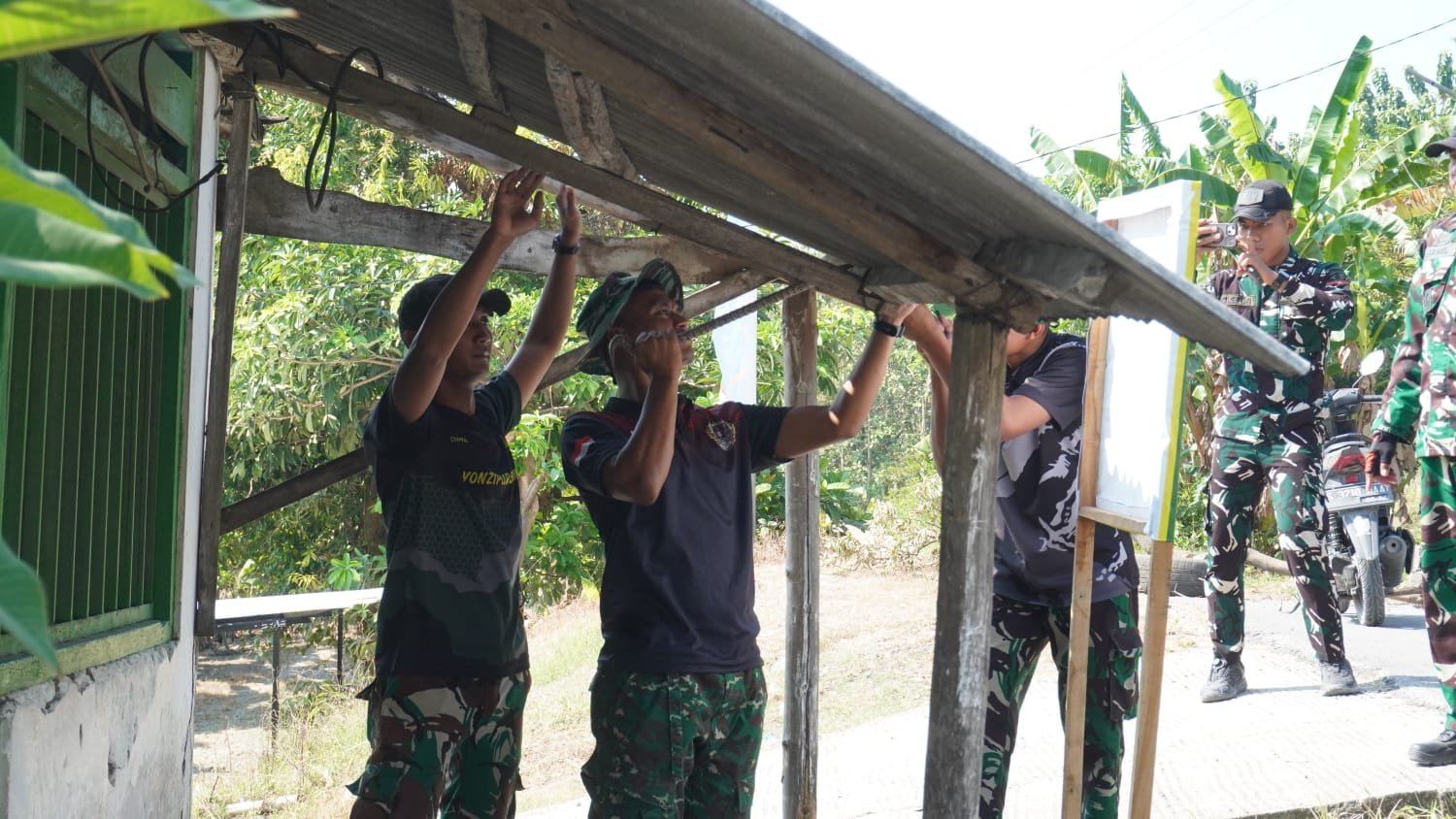 Satgas TMMD Ke-129 Kodim 0812/Lamongan Siapkan Poskamling Baru untuk Dukung Keamanan Desa
