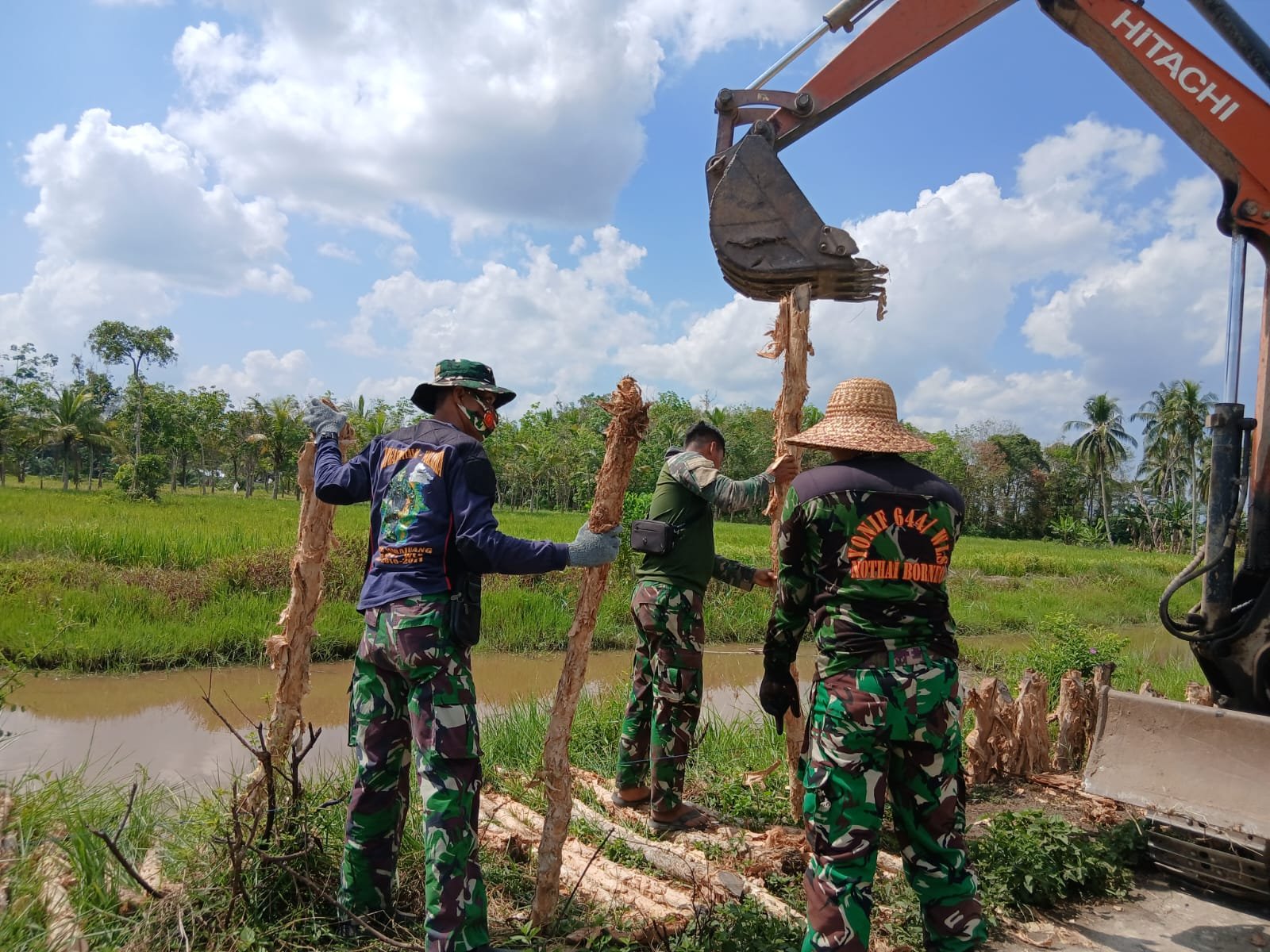 Satgas TMMD Ke-129 Kodim 1011/Kuala Kapuas Kebut Pembangunan Jalan 1.000 Meter di Desa Bandaraya