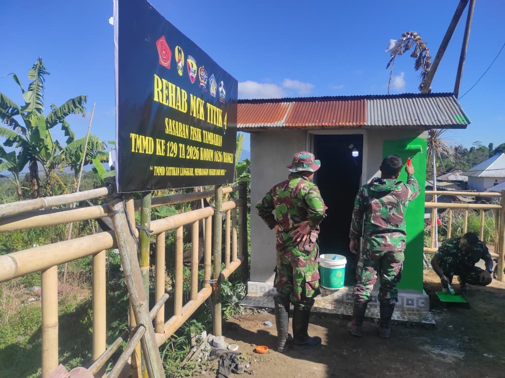 Gotong Royong Satgas TMMD dan Warga Percepat Penyelesaian Rehab MCK di Desa Sekardadi