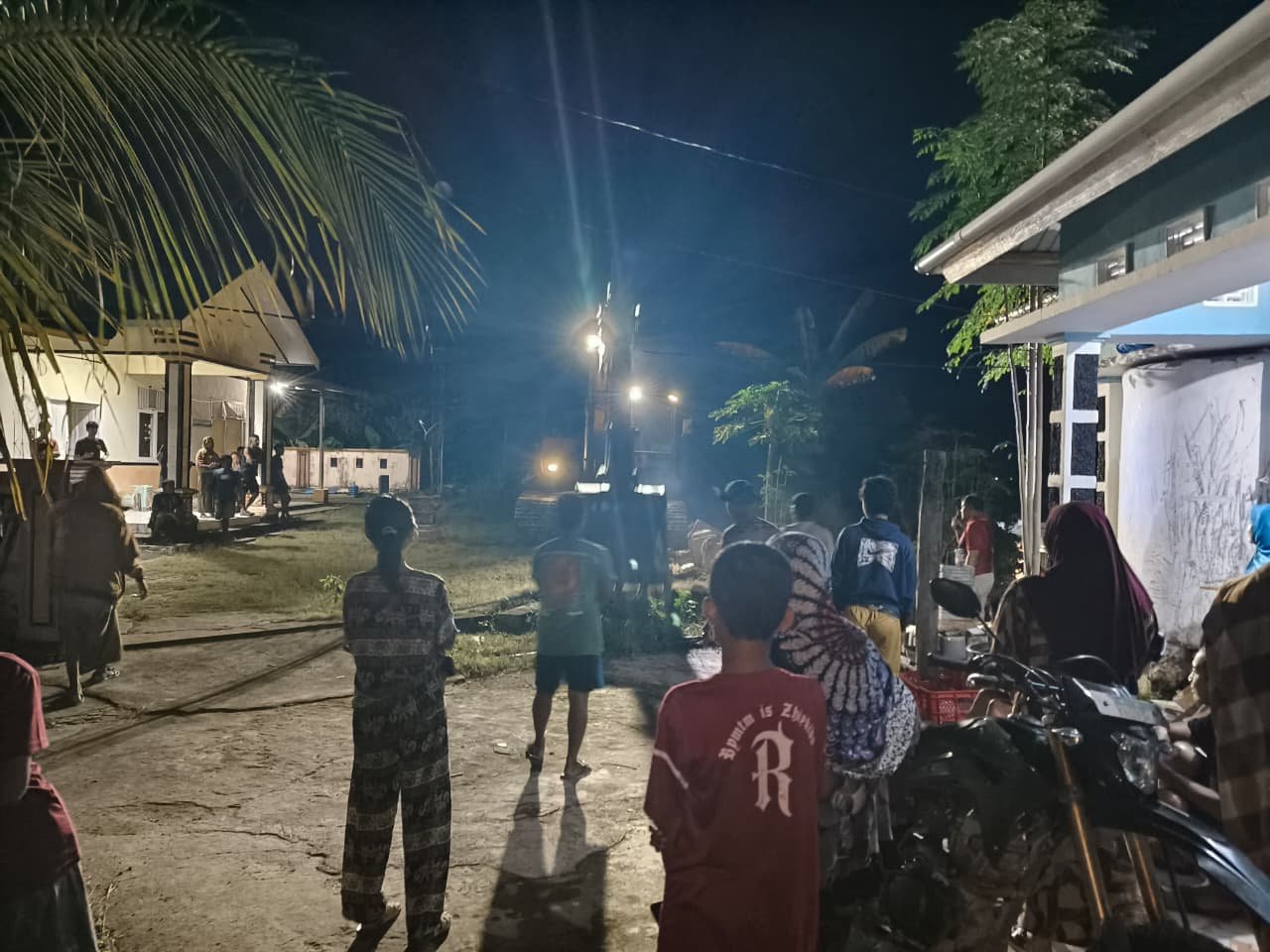 Kepala Desa Umbele Apresiasi Dedikasi Satgas TMMD yang Tetap Bekerja Hingga Malam