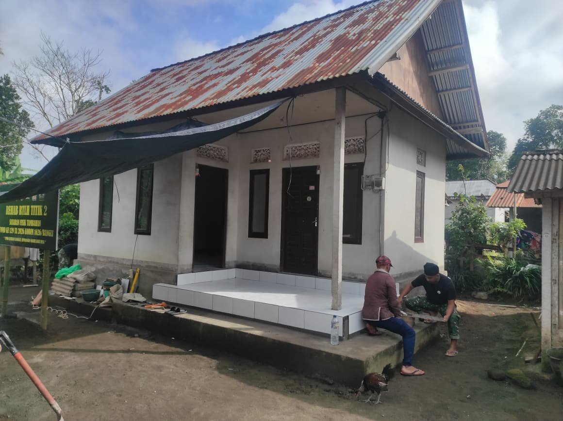 Senyum Bahagia Pak Adiasih Warnai Progres Rehab RTLH TMMD Ke-129 Kodim 1626/Bangli