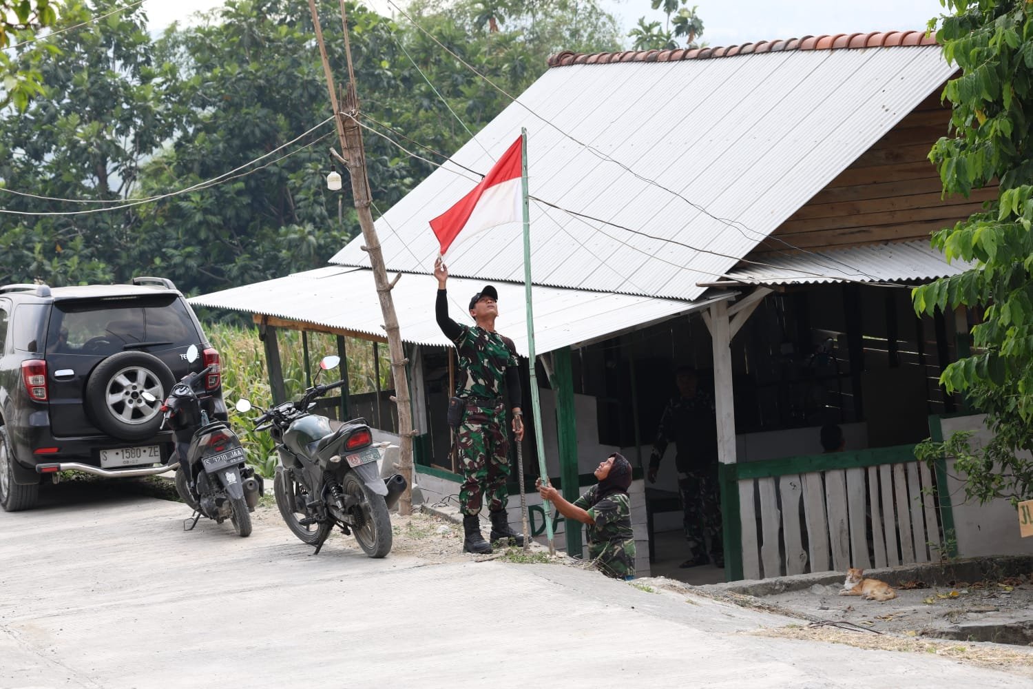 Sentuhan Hangat Satgas TMMD Ke-129 Kodim 0812 Sambut Kemerdekaan RI di desa Tlemang