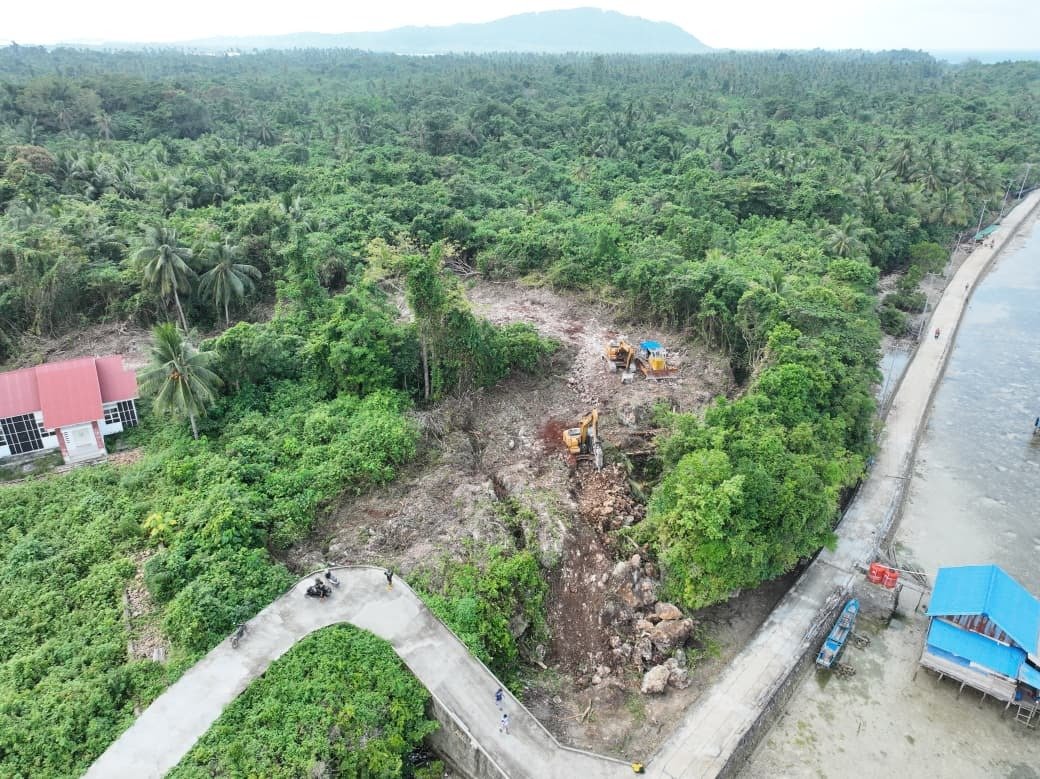Pembukaan Jalan TMMD Ke-129 Kodim 1311/Morowali Tembus Perkampungan Kepulauan Umbele