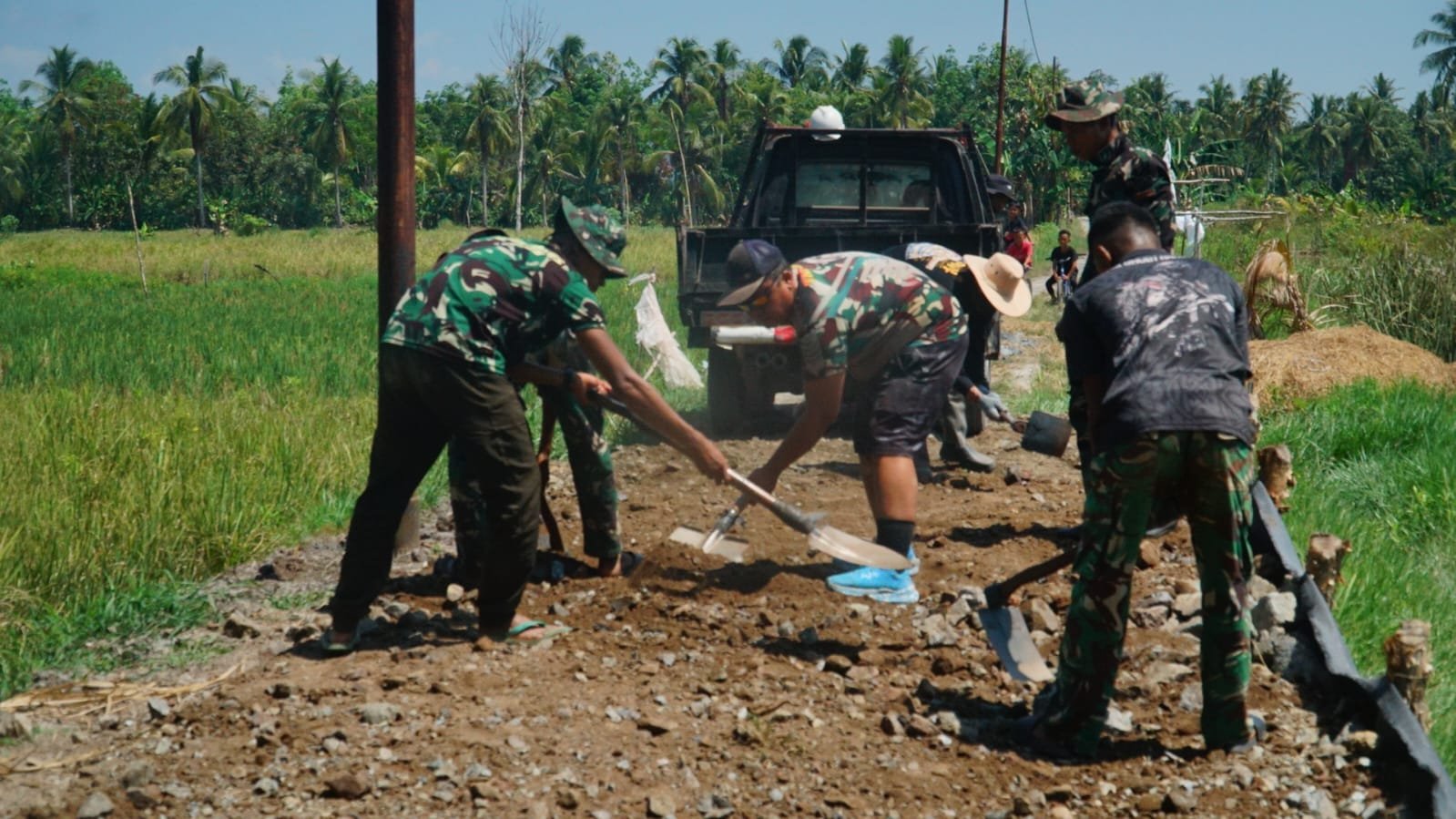 Penimbunan Badan Jalan 1,2 Kilometer Terus Dikebut, Satgas TMMD Ke-129 Optimalkan Progres Pembangunan